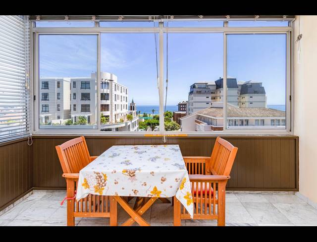 2 BEDROOM APARTMENT TO LET IN SEA POINT